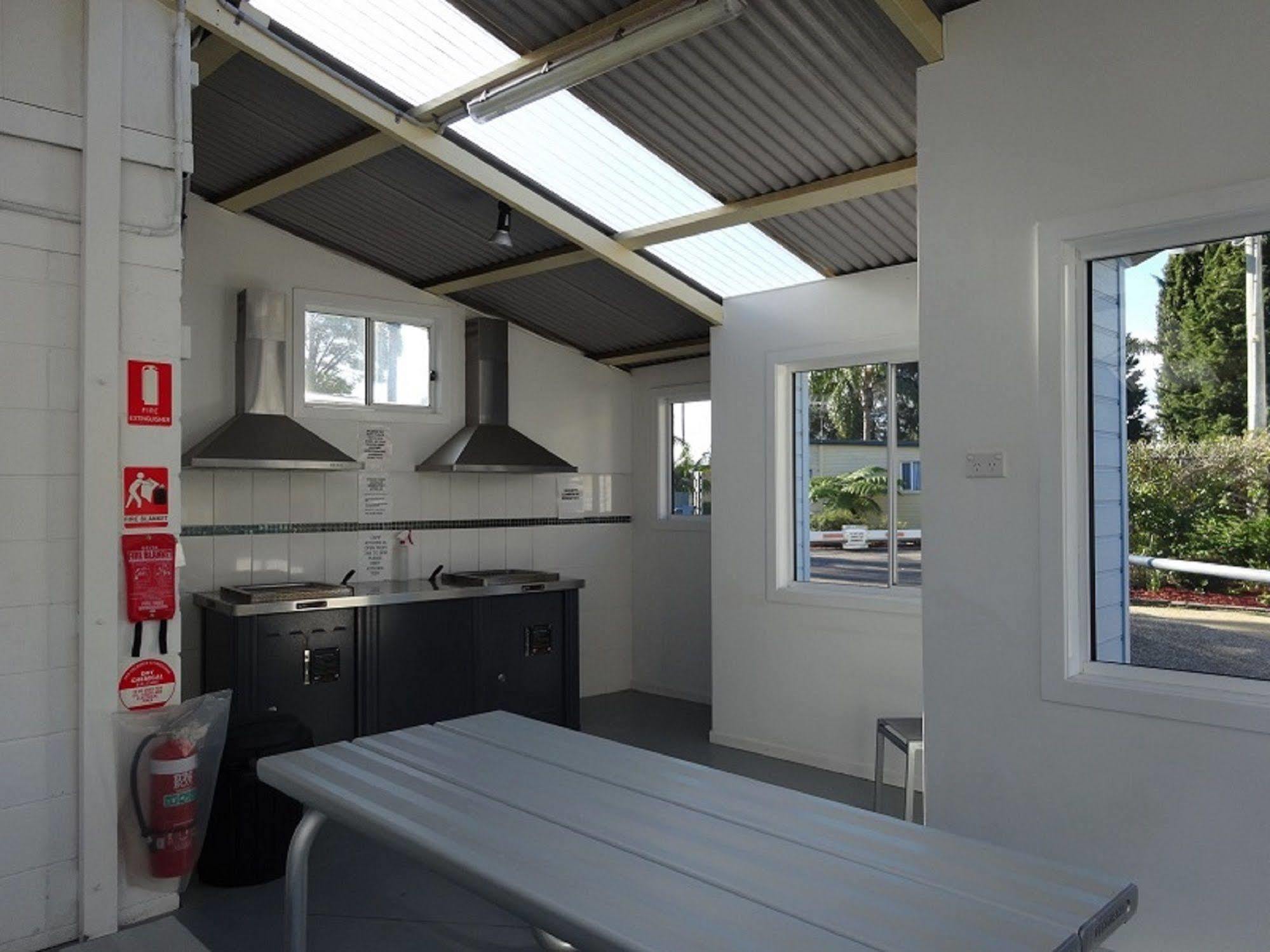 Caseys Beach Holiday Park Sunshine Bay Eksteriør billede