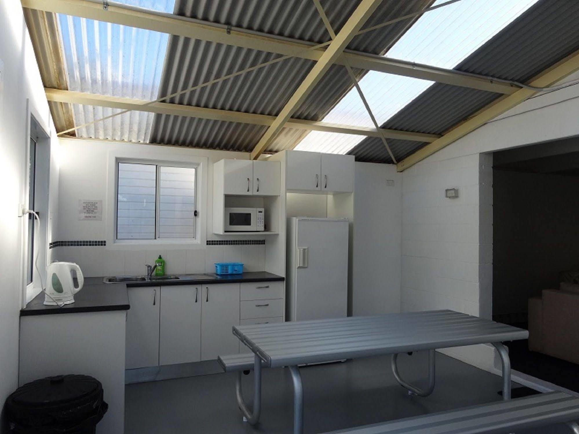 Caseys Beach Holiday Park Sunshine Bay Eksteriør billede